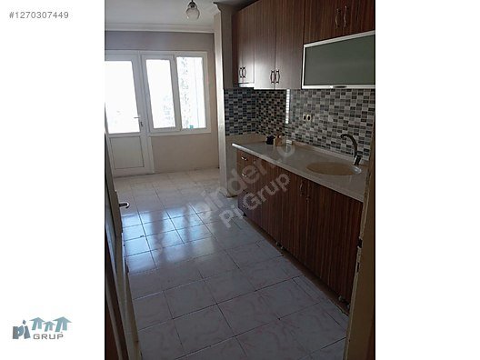 BORNOVA MERKEZ DE KİRALIK DAİRE